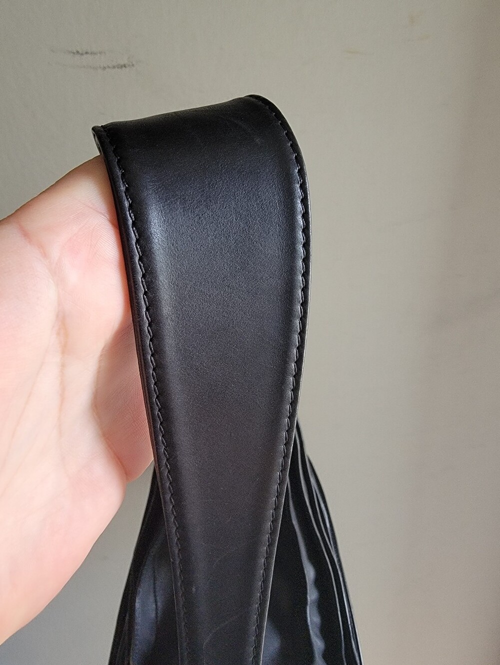 Christian Louboutin Black Sculpted Leather Shoulder Bag - Picture 6 of 11